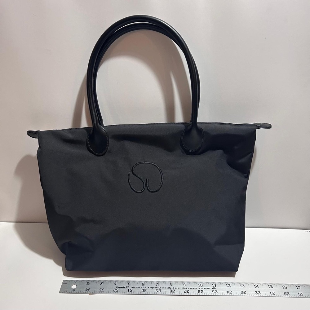 St.John (Copy) Black Structured Tote Bag with Elegant Design - Picture 8 of 9